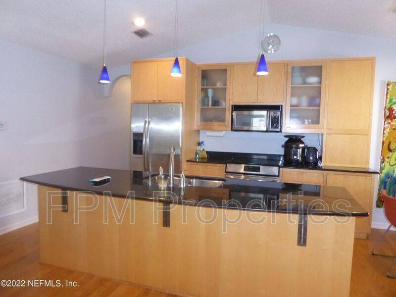 House for rent at 625 S 11th Ave, Jacksonville Beach, FL 32250
