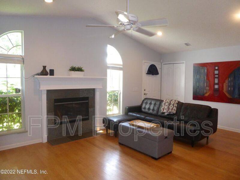 House for rent at 625 S 11th Ave, Jacksonville Beach, FL 32250