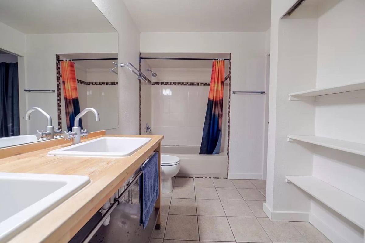 Condo for rent at 1526 Aurora Ave N, Seattle, WA 98109