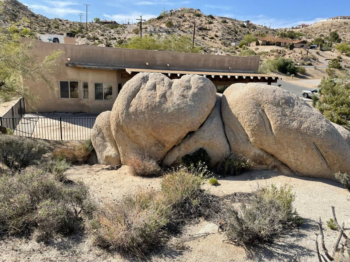 House for rent at 6231 Mirlo Rd, Yucca Valley, CA 92284