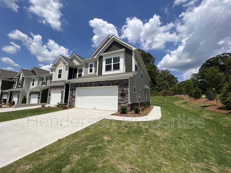 Townhouse for rent at 106 Quinn Rd, Matthews, NC 28104