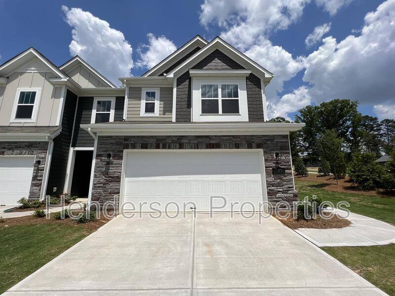 Townhouse for rent at 106 Quinn Rd, Matthews, NC 28104