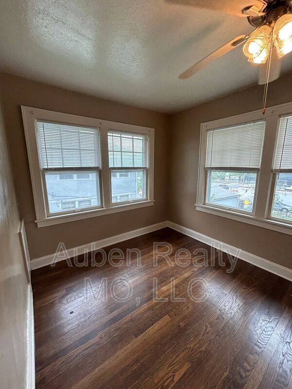 Apartment for rent at 5405 Harrison St #2F, Kansas City, MO 64110