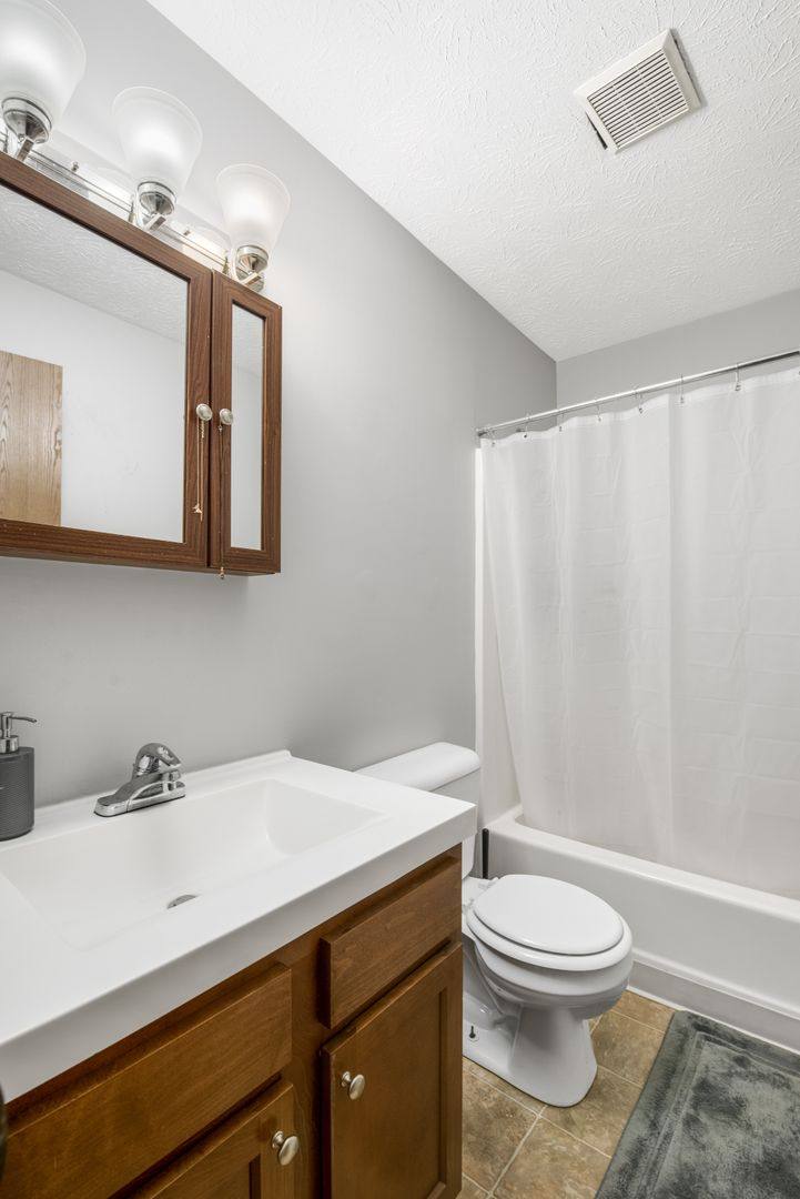 Apartment for rent at 3757 S Cleveland Massillon Rd, Barberton, OH 44203