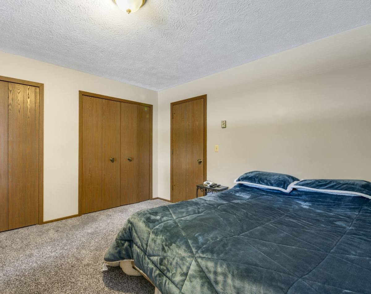 Apartment for rent at 3757 S Cleveland Massillon Rd, Barberton, OH 44203
