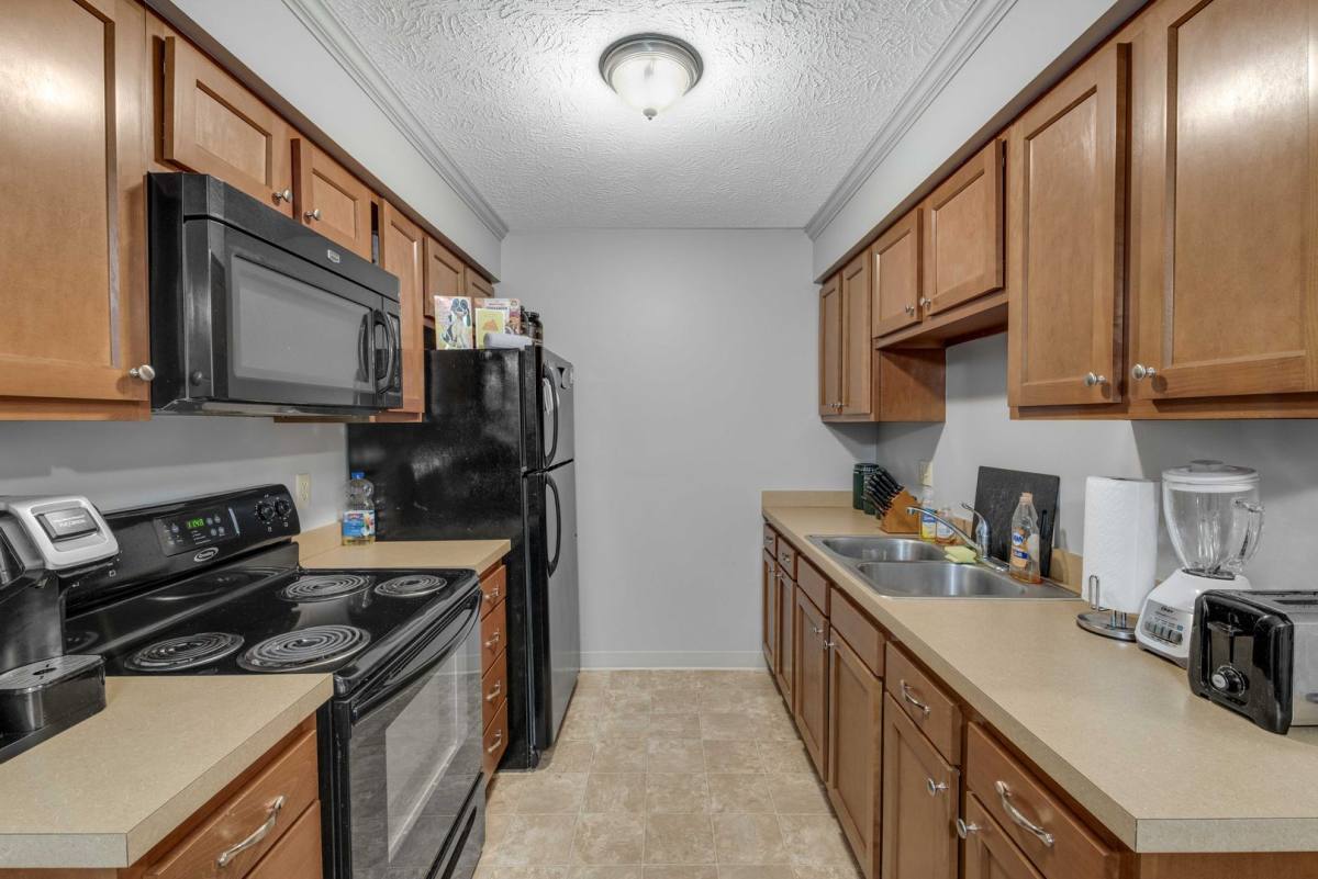 Apartment for rent at 3757 S Cleveland Massillon Rd, Barberton, OH 44203