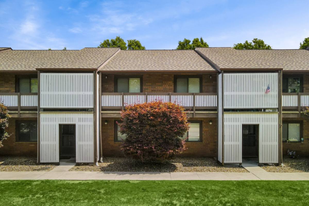 Apartment for rent at 3757 S Cleveland Massillon Rd, Barberton, OH 44203