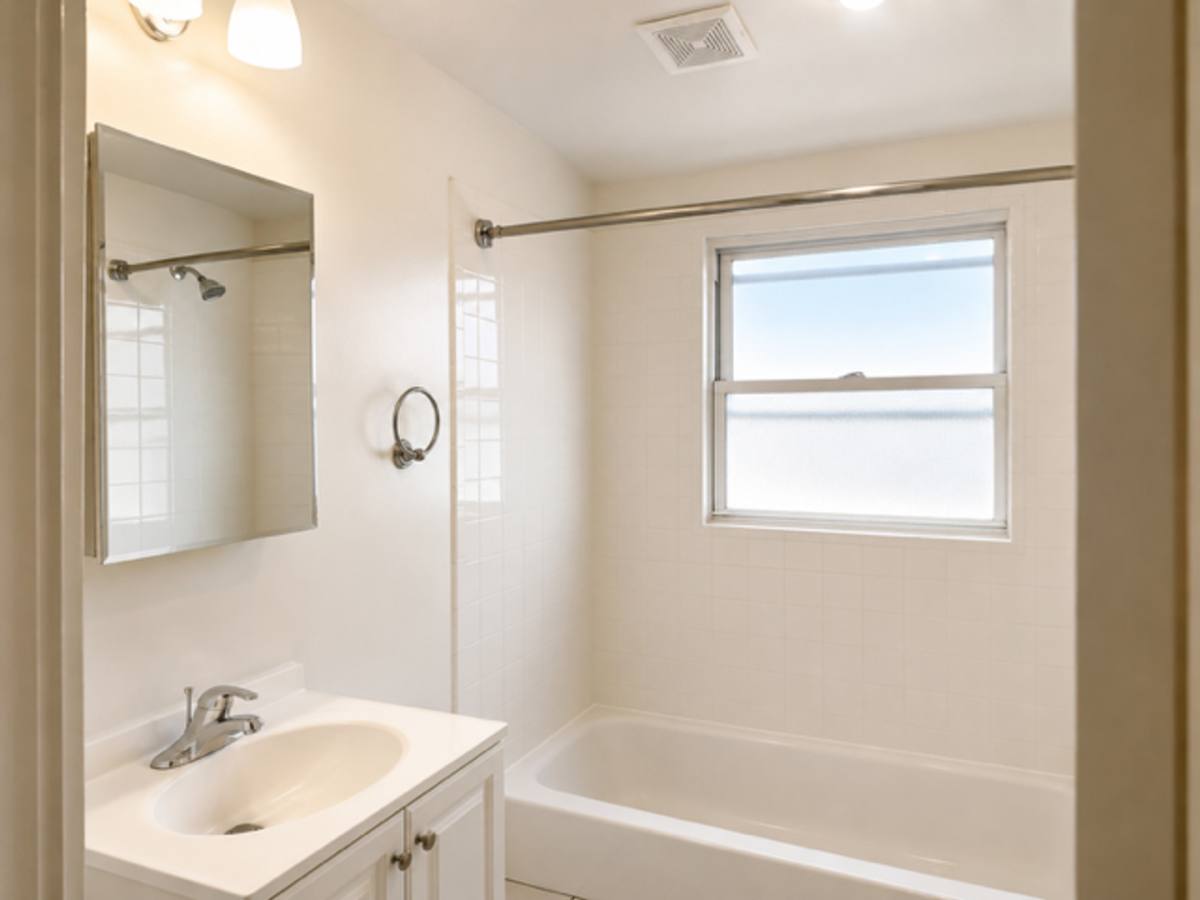 Apartment for rent at 2332 W Charleston St, Chicago, IL 60647