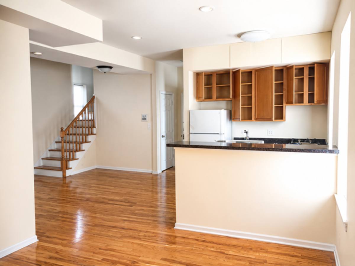 Apartment for rent at 2332 W Charleston St, Chicago, IL 60647