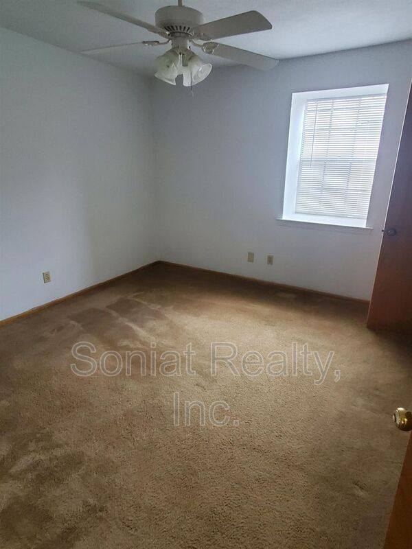 Townhouse for rent at 3025 16th St #C, Metairie, LA 70002