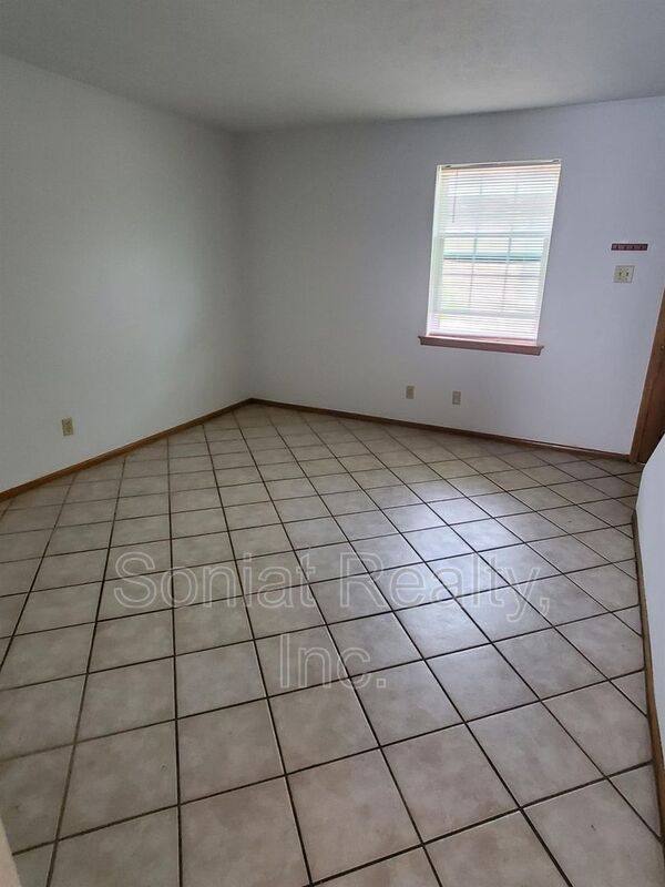 Townhouse for rent at 3025 16th St #C, Metairie, LA 70002