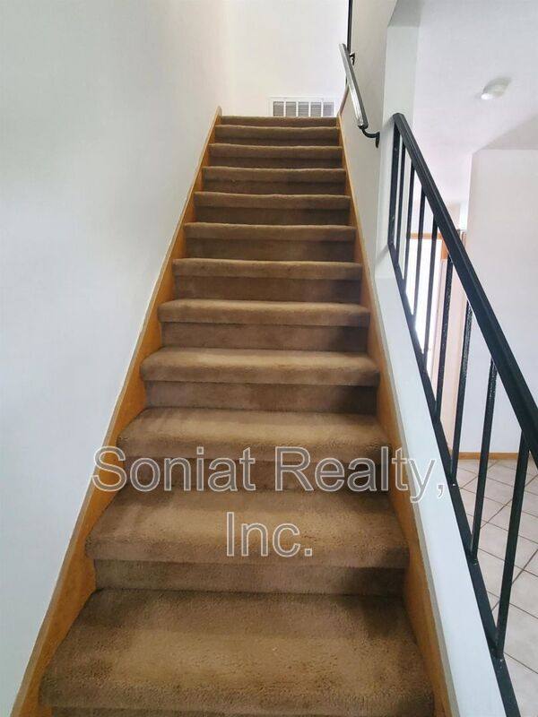 Townhouse for rent at 3025 16th St #C, Metairie, LA 70002