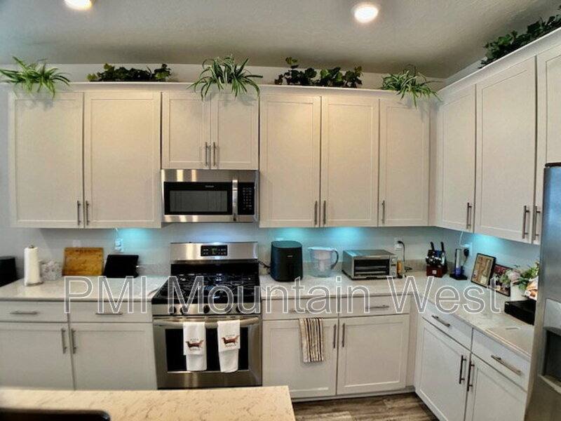 Townhouse for rent at 707 S Miller Ave, North Salt Lake, UT 84054