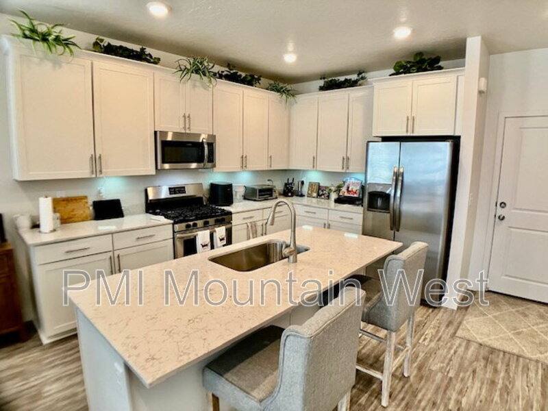 Townhouse for rent at 707 S Miller Ave, North Salt Lake, UT 84054