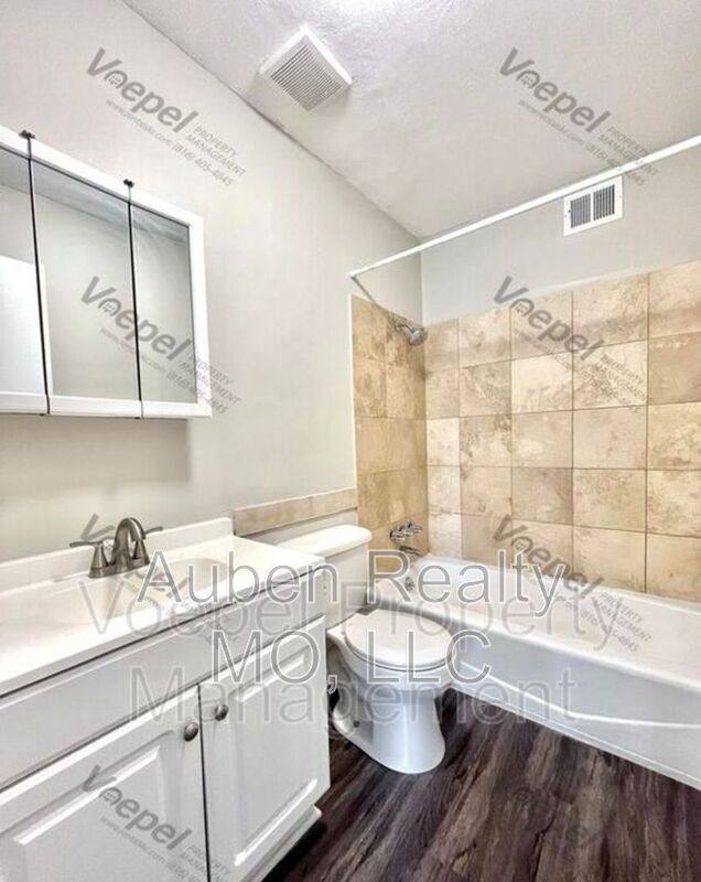 House for rent at 10113 E 67th St, Kansas City, MO 64133