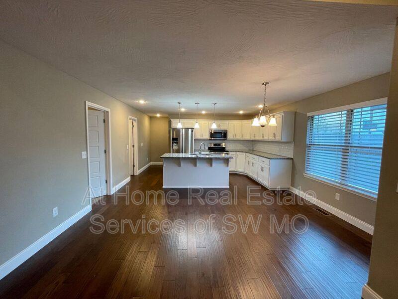 House for rent at 1659 N Eagle Valley Lane, Nixa, MO 65714