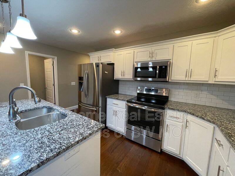 House for rent at 1659 N Eagle Valley Lane, Nixa, MO 65714