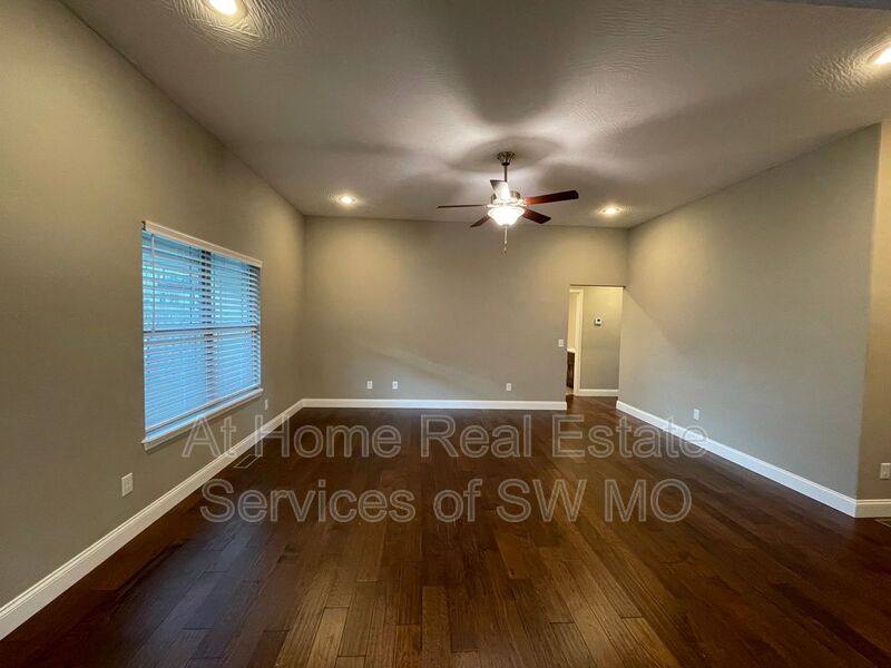 House for rent at 1659 N Eagle Valley Lane, Nixa, MO 65714