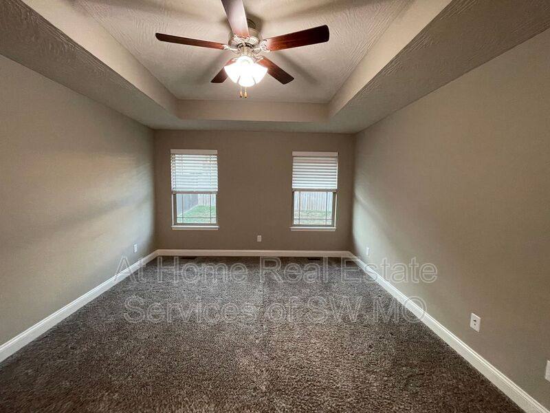 House for rent at 1659 N Eagle Valley Lane, Nixa, MO 65714