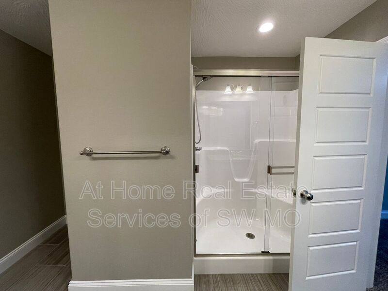 House for rent at 1659 N Eagle Valley Lane, Nixa, MO 65714