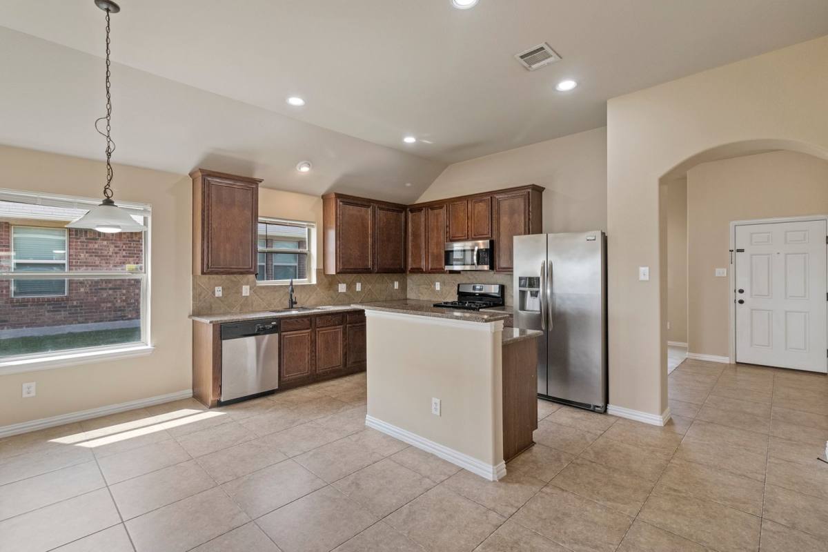 House for rent at 8204 Tierra Del Sol Rd, Arlington, TX 76002