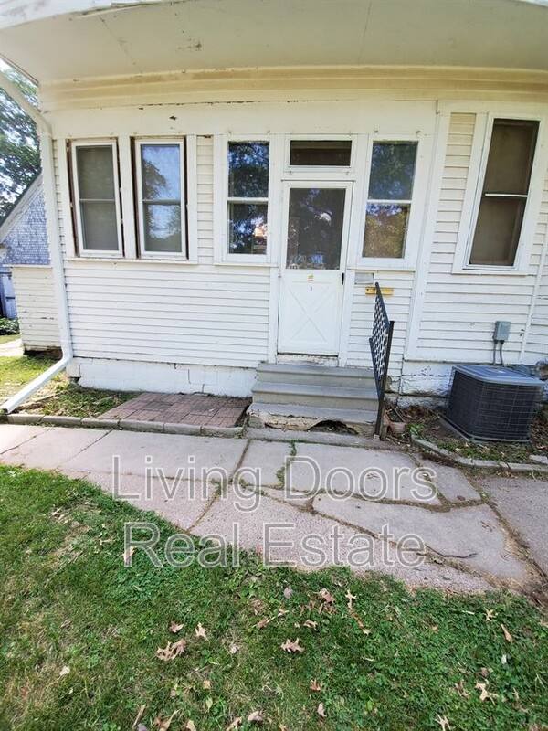 Apartment for rent at 15 Jackson Ave #3, Seward, NE 68434