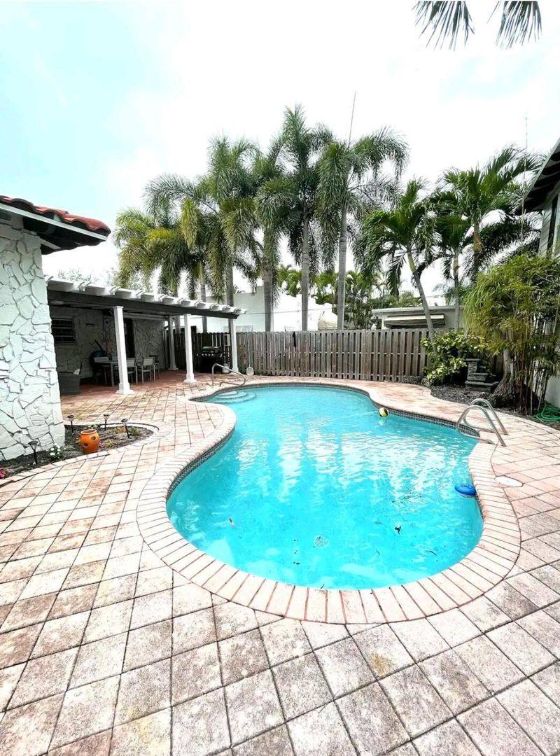 House for rent at 1403 SE 2nd St, Fort Lauderdale, FL 33301