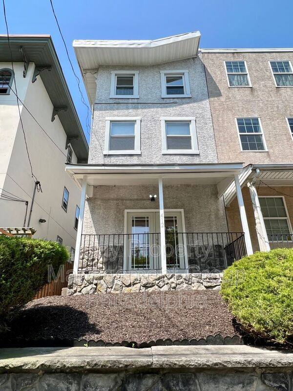 Townhouse for rent at 412 N 32nd St, Philadelphia, PA 19104