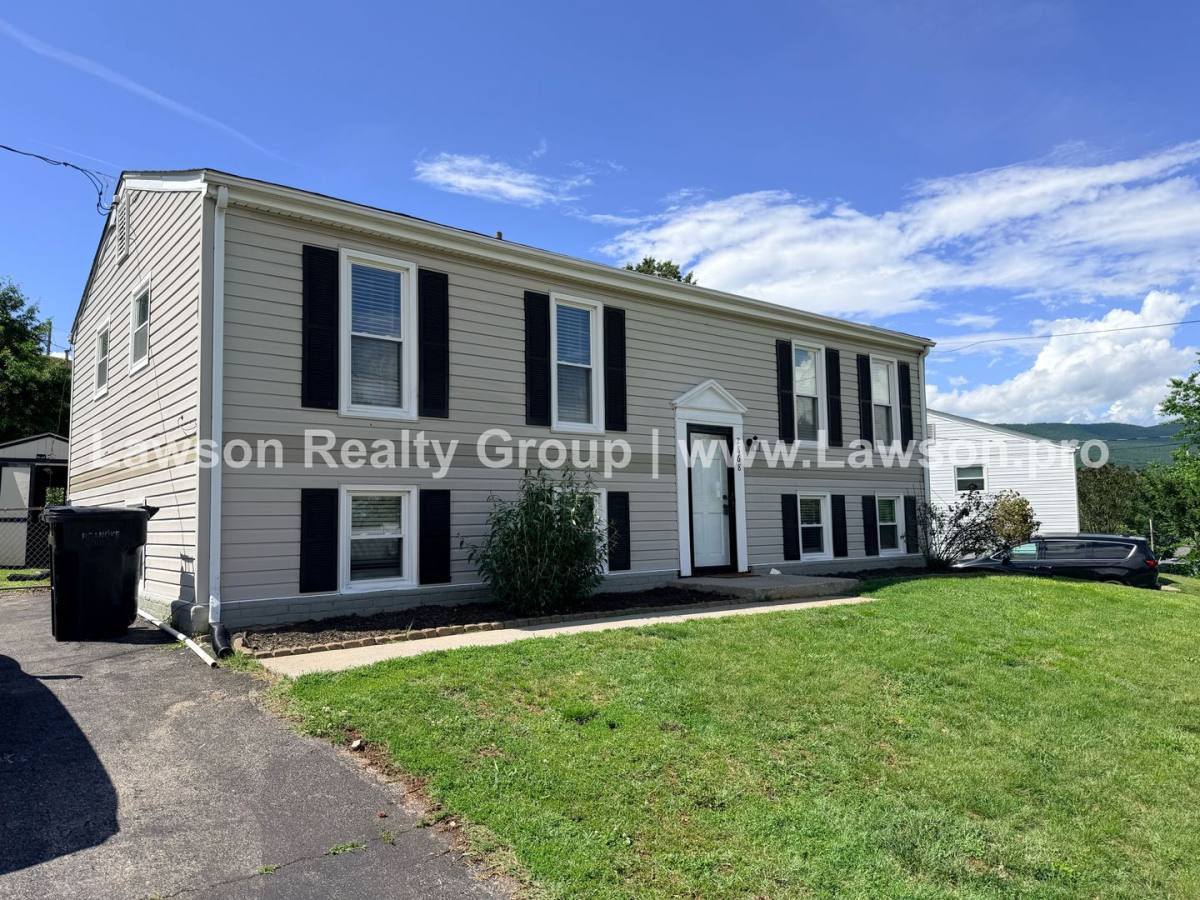 House for rent at 2868 Silver Leaf Dr, Salem, VA 24153