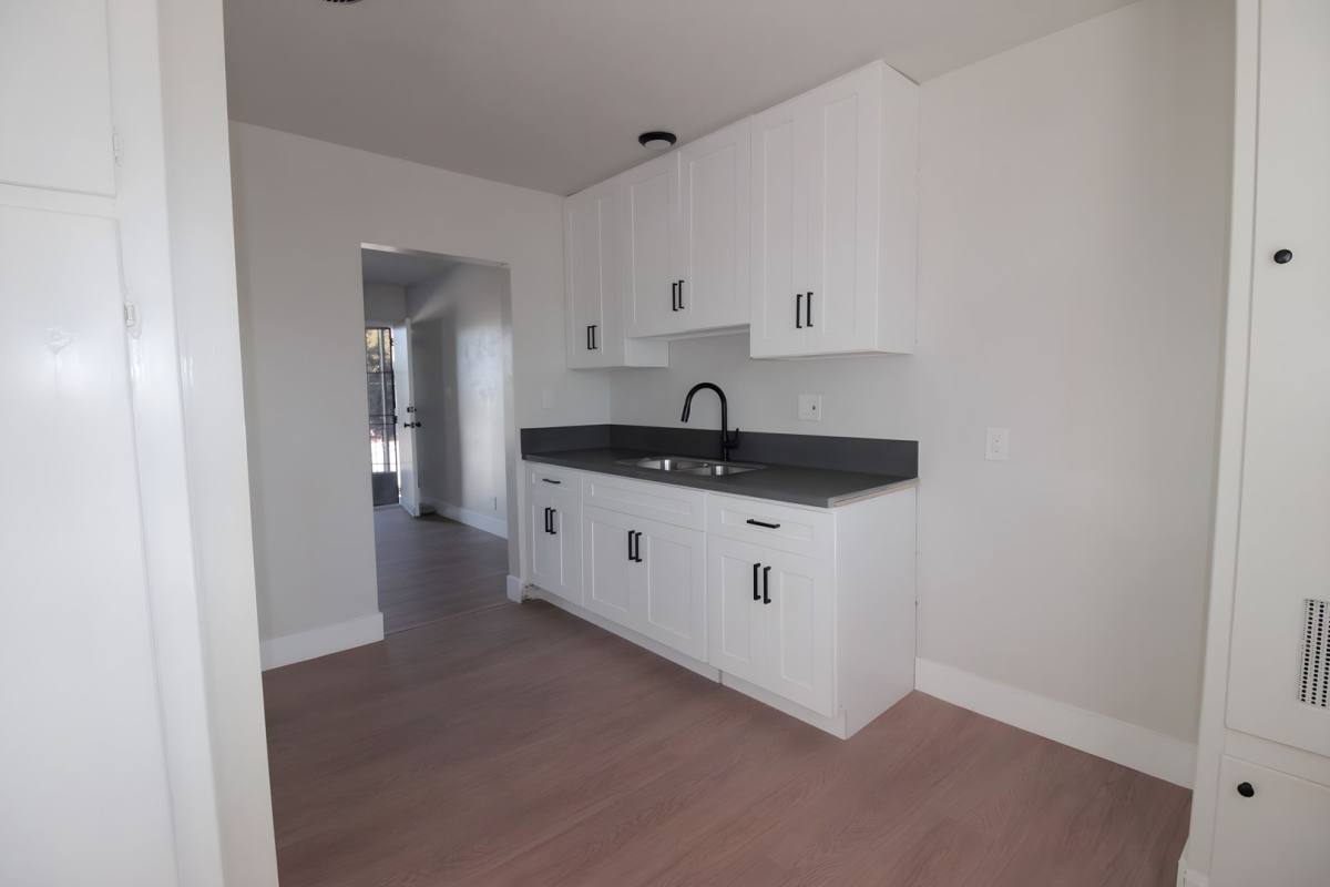 Apartment for rent at 716 E Vernon Ave, Los Angeles, CA 90011