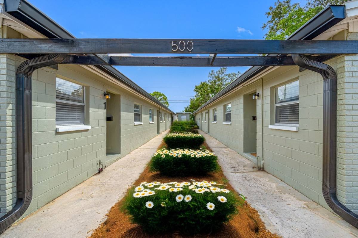 Apartment for rent at 500 89th Ave N, Saint Petersburg, FL 33702