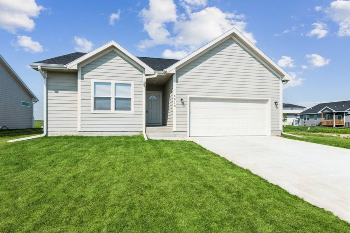 House for rent at 6810 Bright St, Johnston, IA 50131