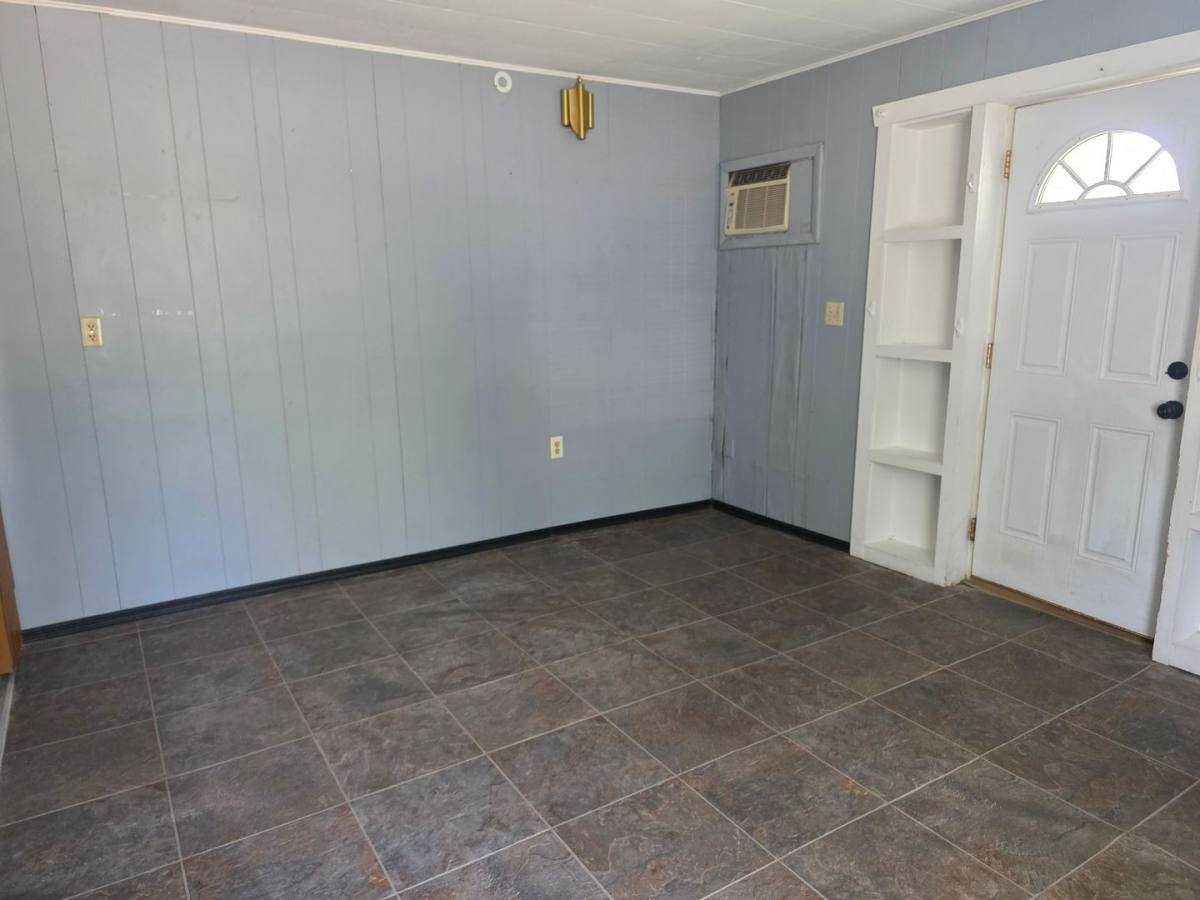 Apartment for rent at 601 W Wilkinson St, Goshen, IN 46528
