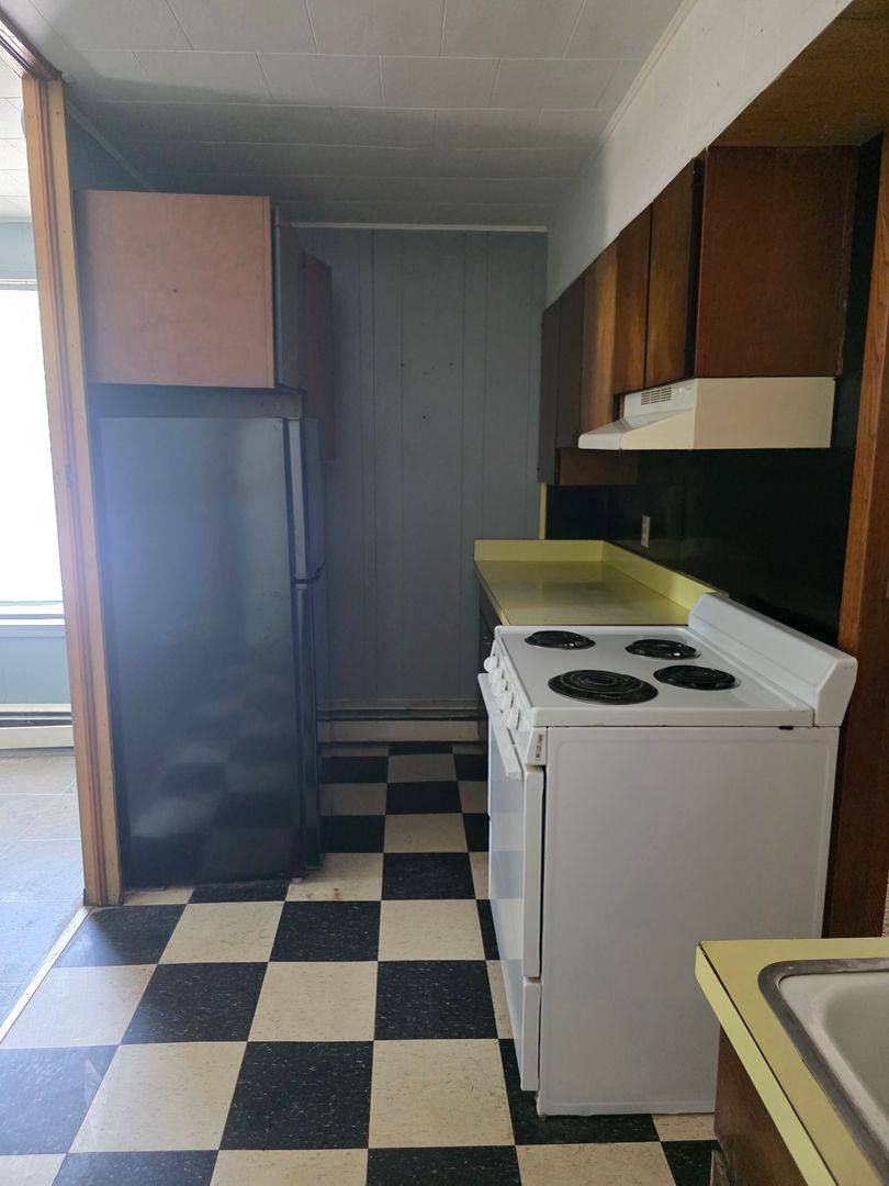 Apartment for rent at 601 W Wilkinson St, Goshen, IN 46528