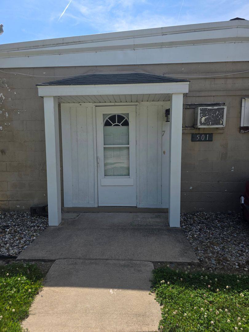Apartment for rent at 601 W Wilkinson St, Goshen, IN 46528