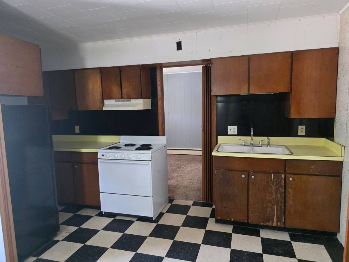 Apartment for rent at 601 W Wilkinson St, Goshen, IN 46528