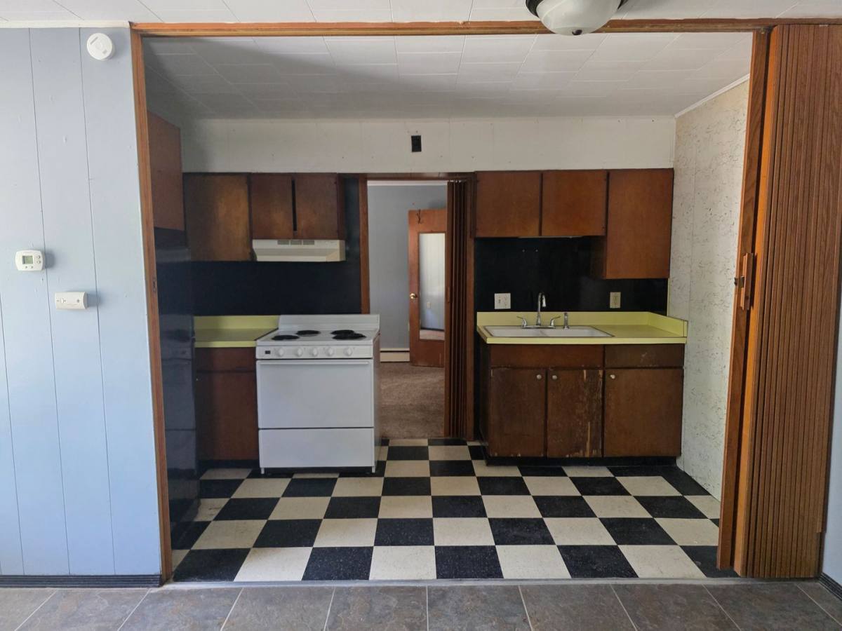 Apartment for rent at 601 W Wilkinson St, Goshen, IN 46528