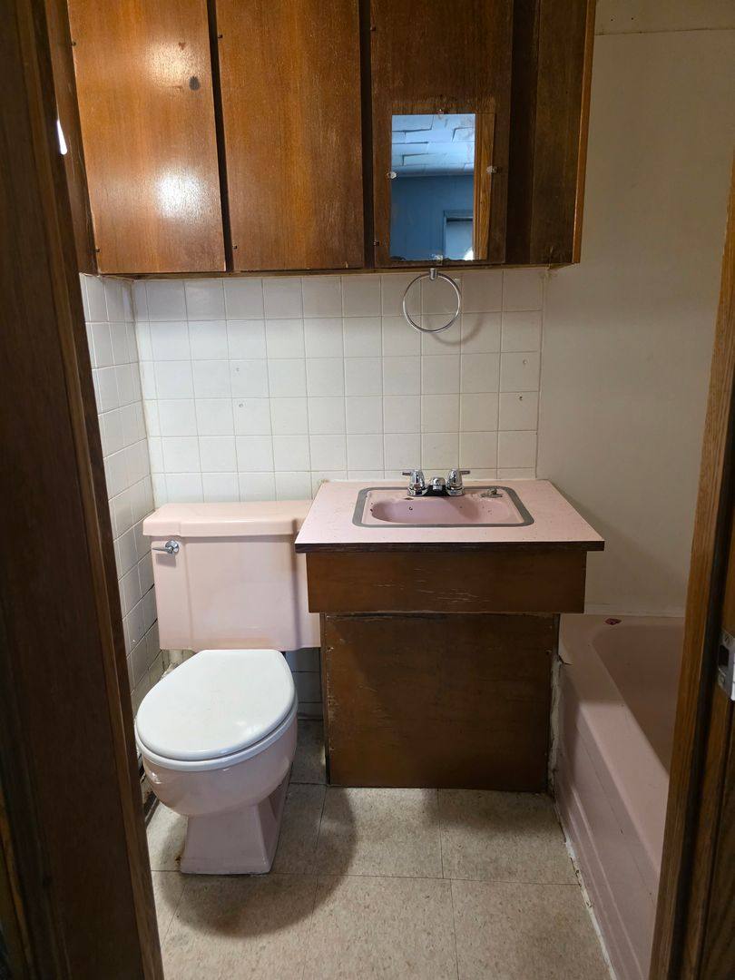 Apartment for rent at 601 W Wilkinson St, Goshen, IN 46528