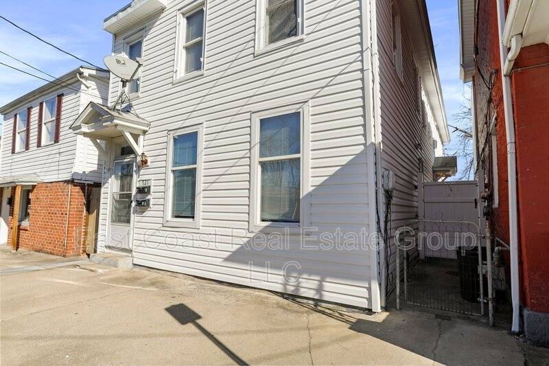 Apartment for rent at 721 2nd St #A, Martinsburg, WV 25404