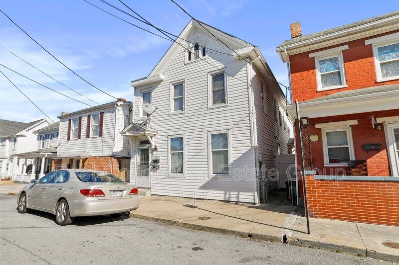 Apartment for rent at 721 2nd St #A, Martinsburg, WV 25404