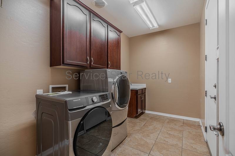 House for rent at 2214 E Chanute Pass, Phoenix, AZ 85040
