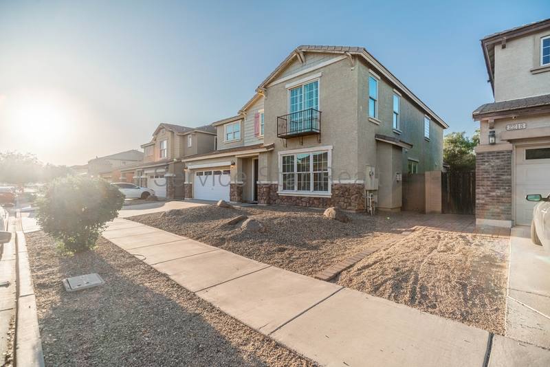 House for rent at 2214 E Chanute Pass, Phoenix, AZ 85040