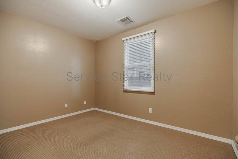 House for rent at 2214 E Chanute Pass, Phoenix, AZ 85040