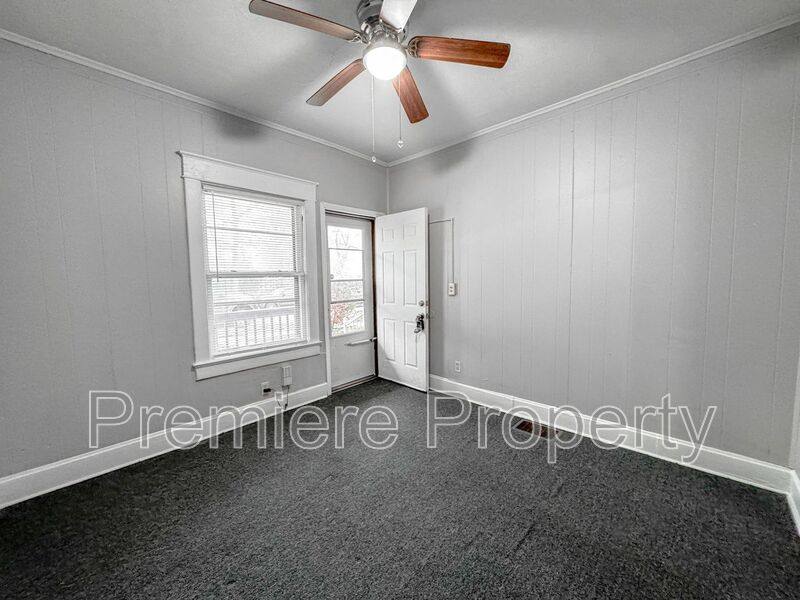House for rent at 724 S Fuller Ave, Independence, MO 64052