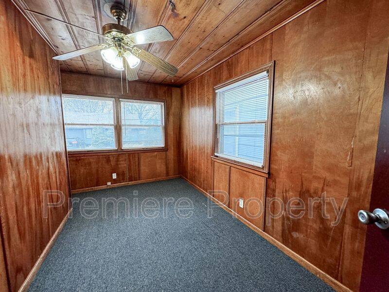 House for rent at 724 S Fuller Ave, Independence, MO 64052
