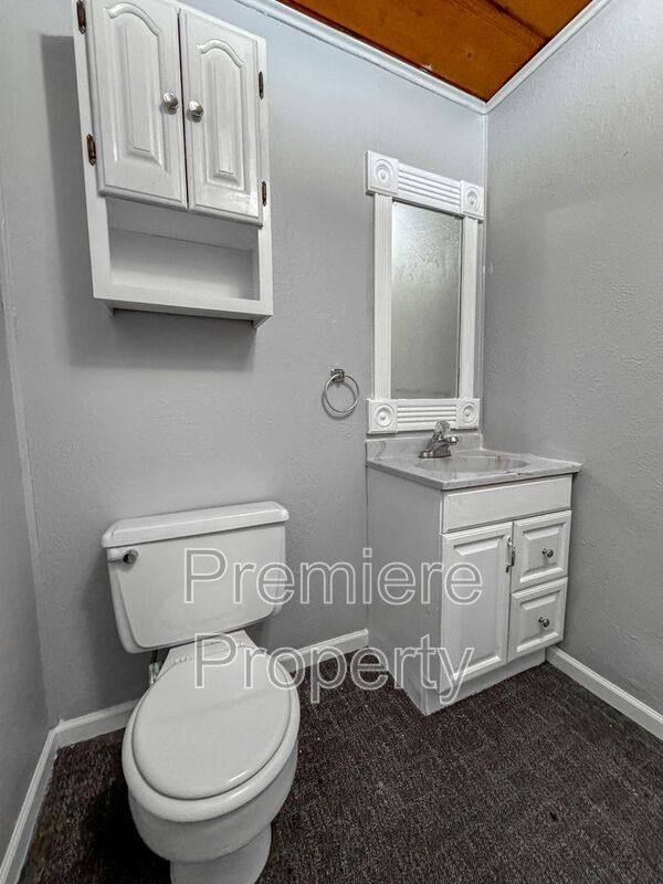 House for rent at 724 S Fuller Ave, Independence, MO 64052