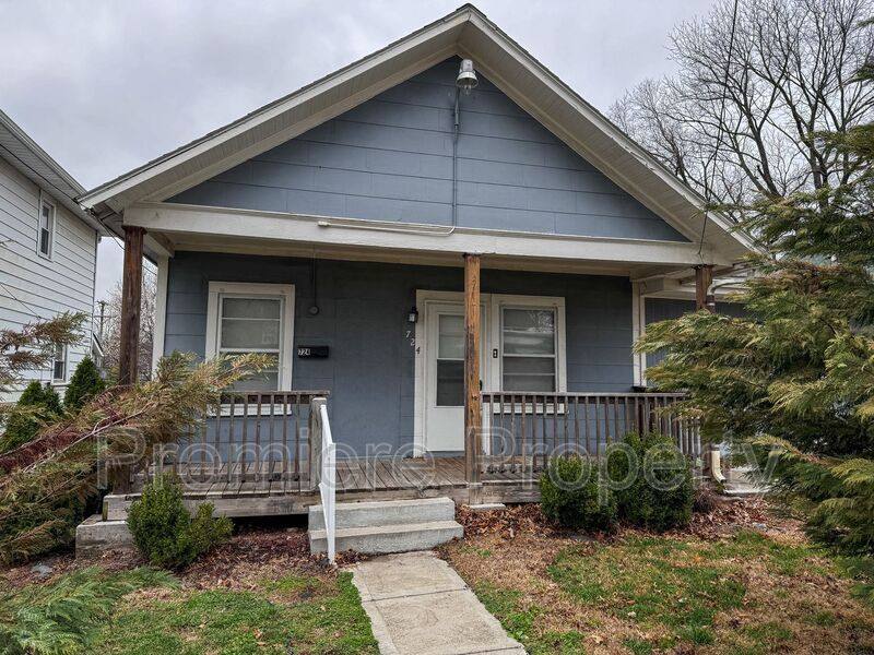 House for rent at 724 S Fuller Ave, Independence, MO 64052