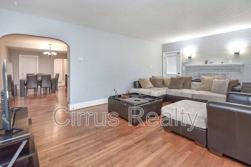 Apartment for rent at 10 Parkside Place, Portsmouth, VA 23702