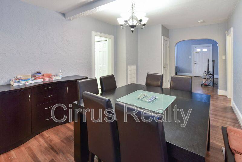 Apartment for rent at 10 Parkside Place, Portsmouth, VA 23702