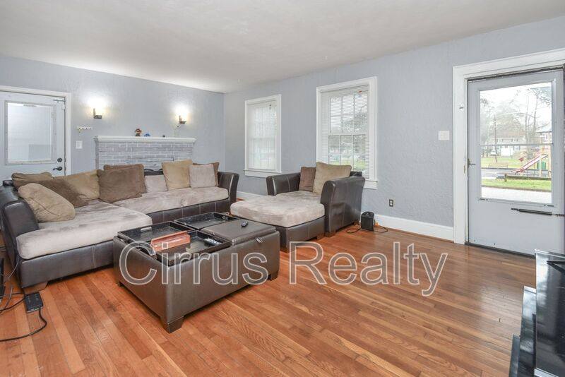 Apartment for rent at 10 Parkside Place, Portsmouth, VA 23702